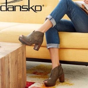 dansko delphina size 38